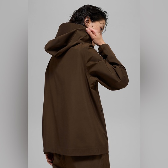 ALO Yoga Alpha Shell Jacket - Picture 3 of 12